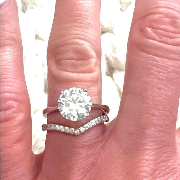 Lab Created Moissanite Diamond Ring. Size 6. D Color. VVS1 Clarity. Size 7 - Picture 7 of 7